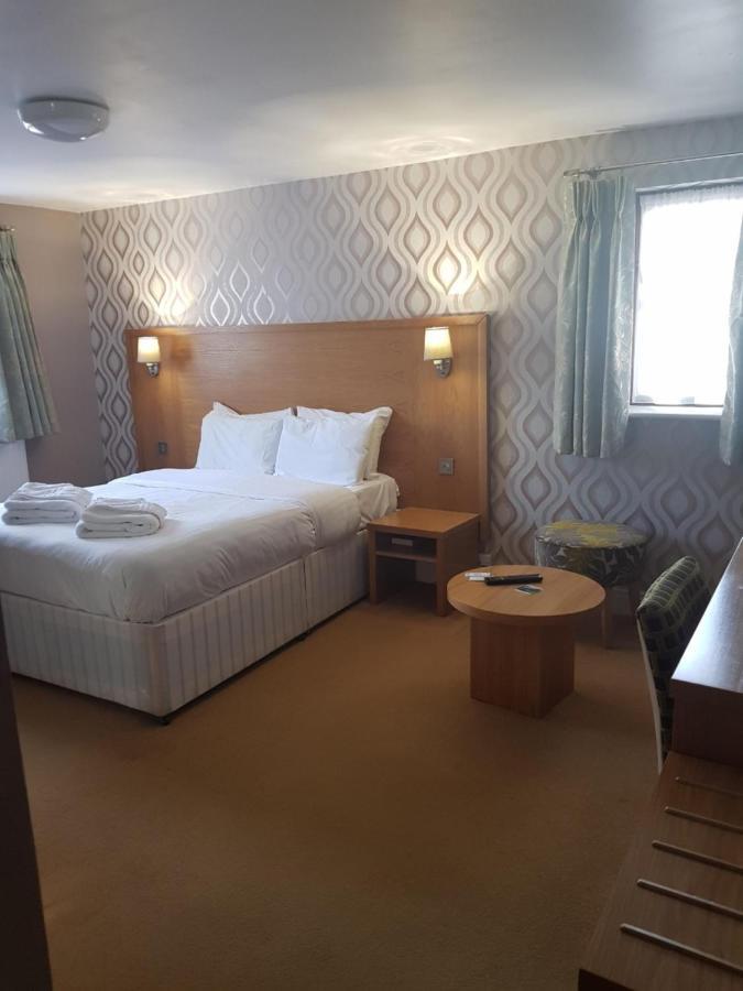 Marsh Farm Hotel Swindon Exterior foto