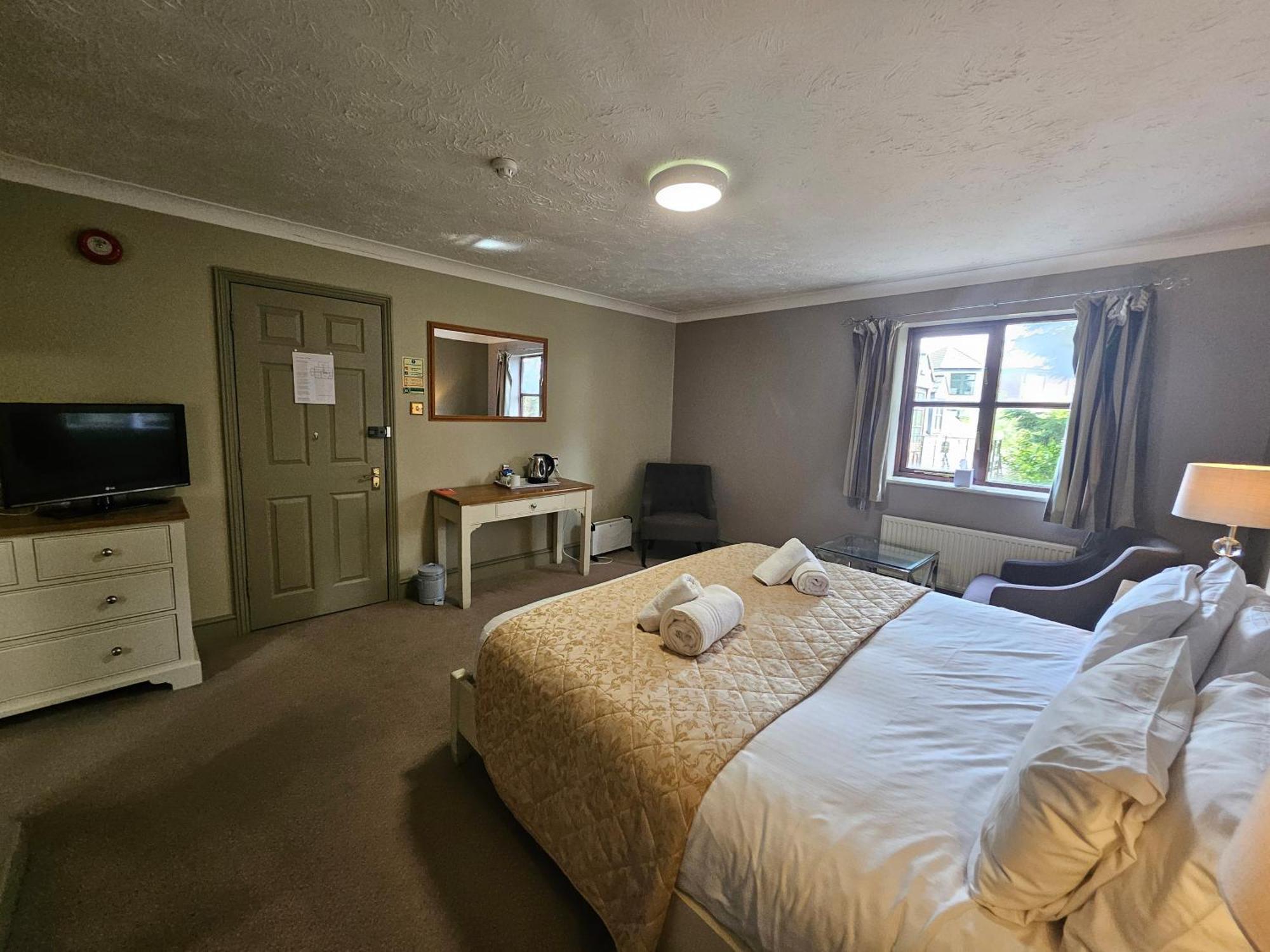 Marsh Farm Hotel Swindon Exterior foto