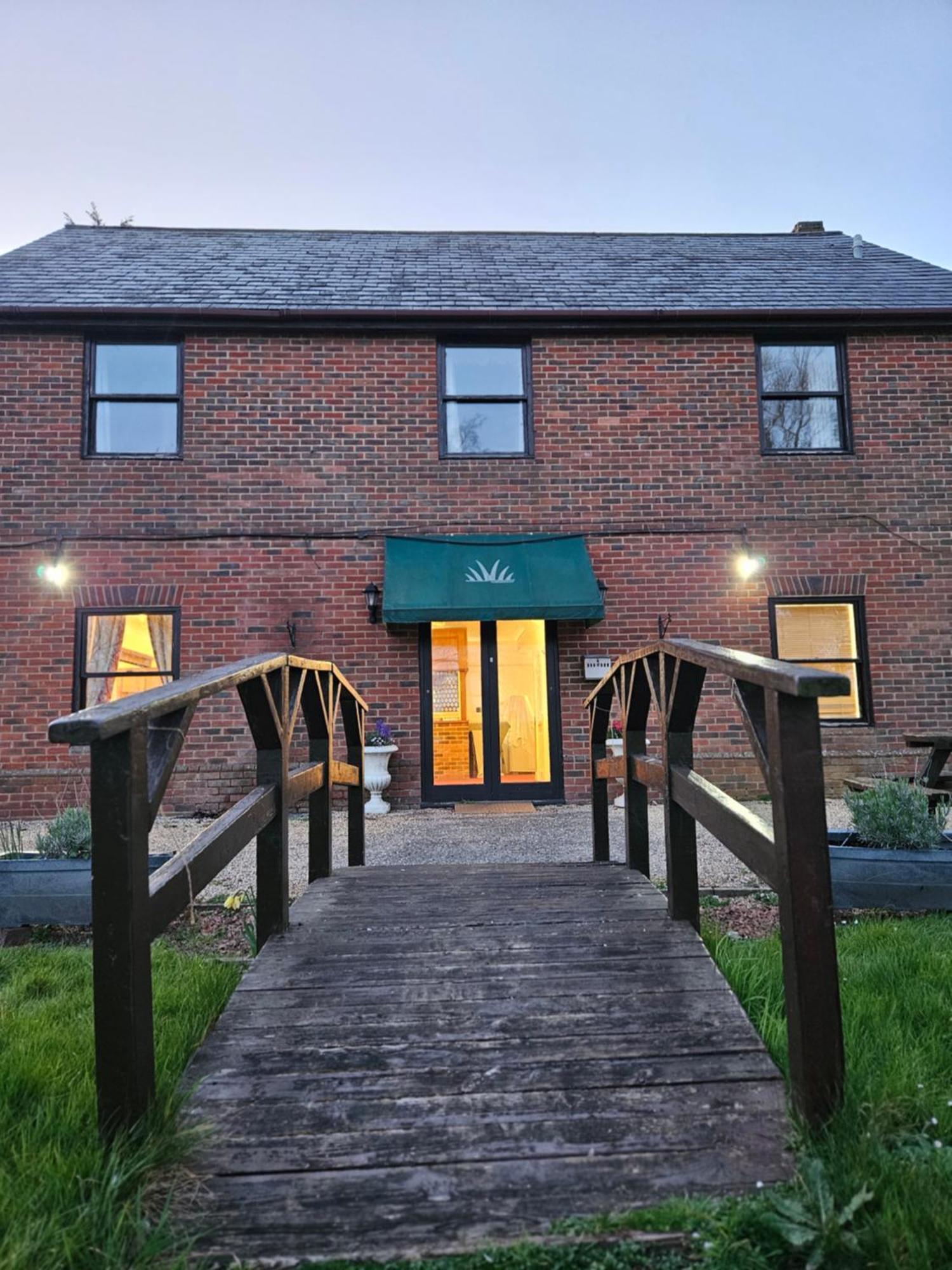 Marsh Farm Hotel Swindon Exterior foto