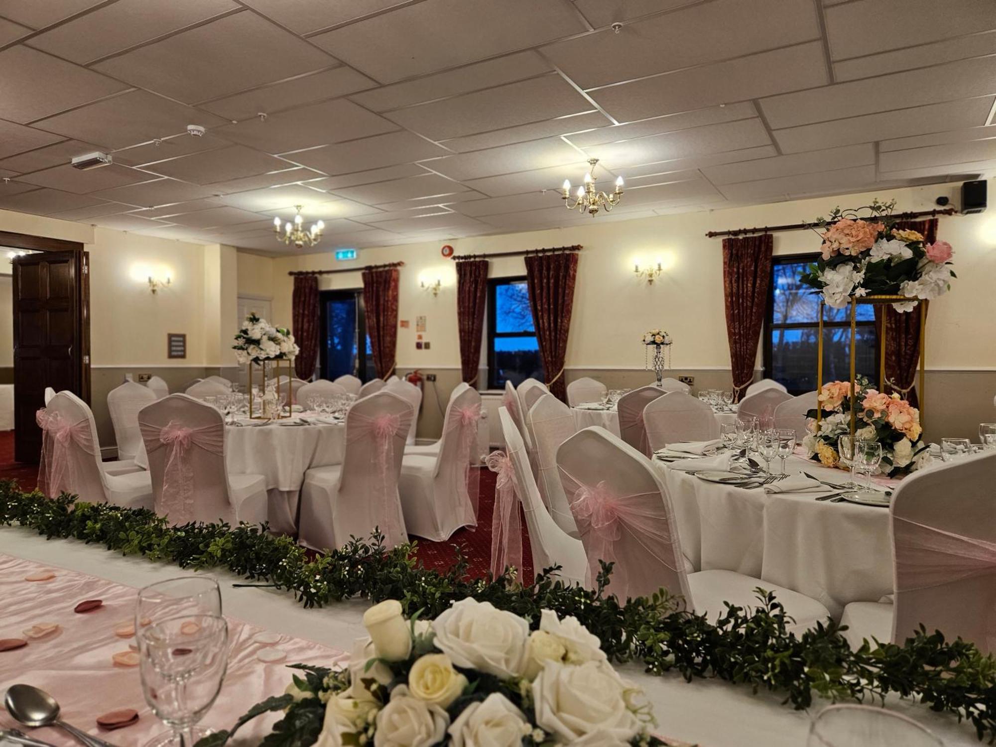Marsh Farm Hotel Swindon Exterior foto