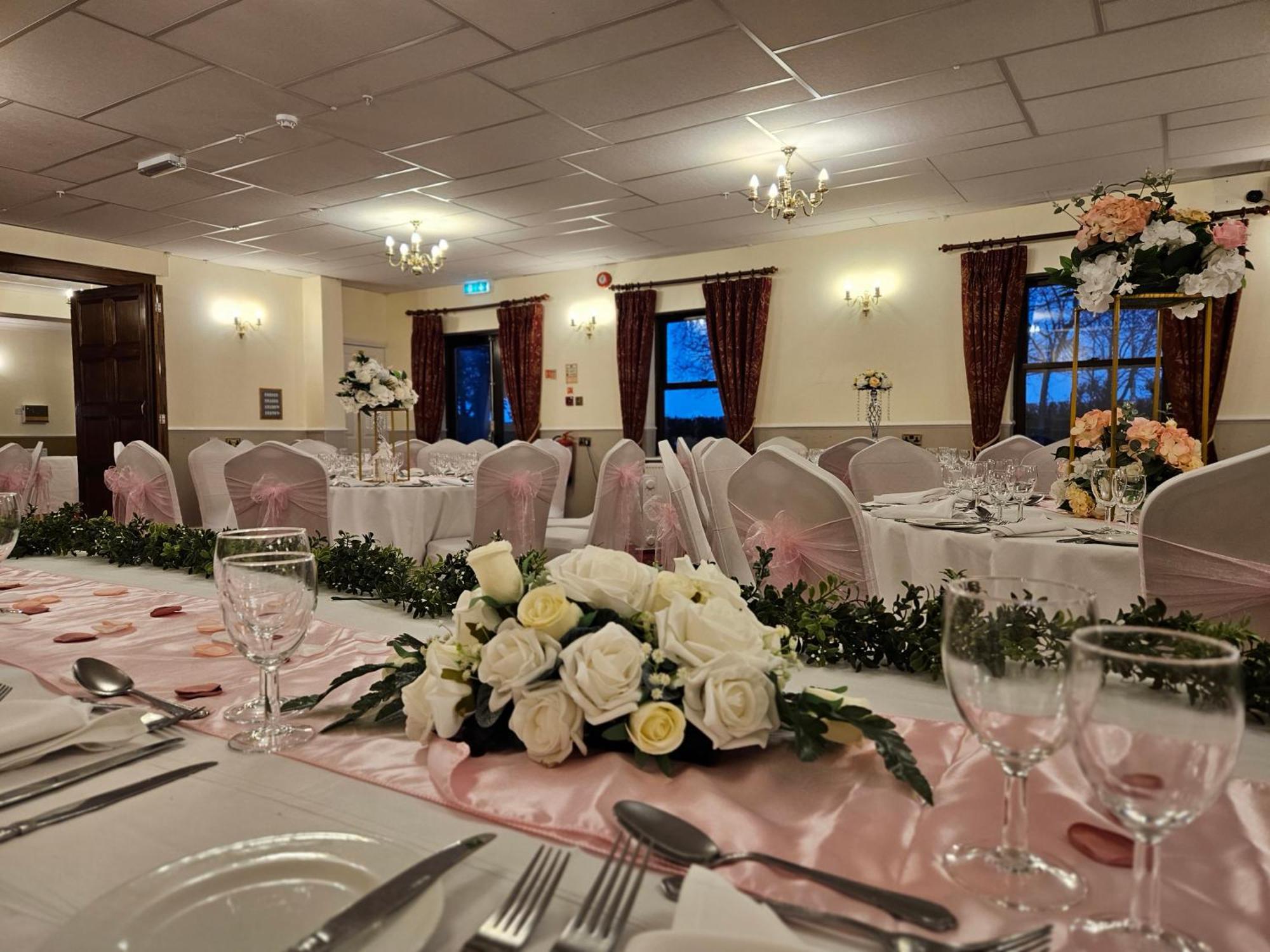 Marsh Farm Hotel Swindon Exterior foto
