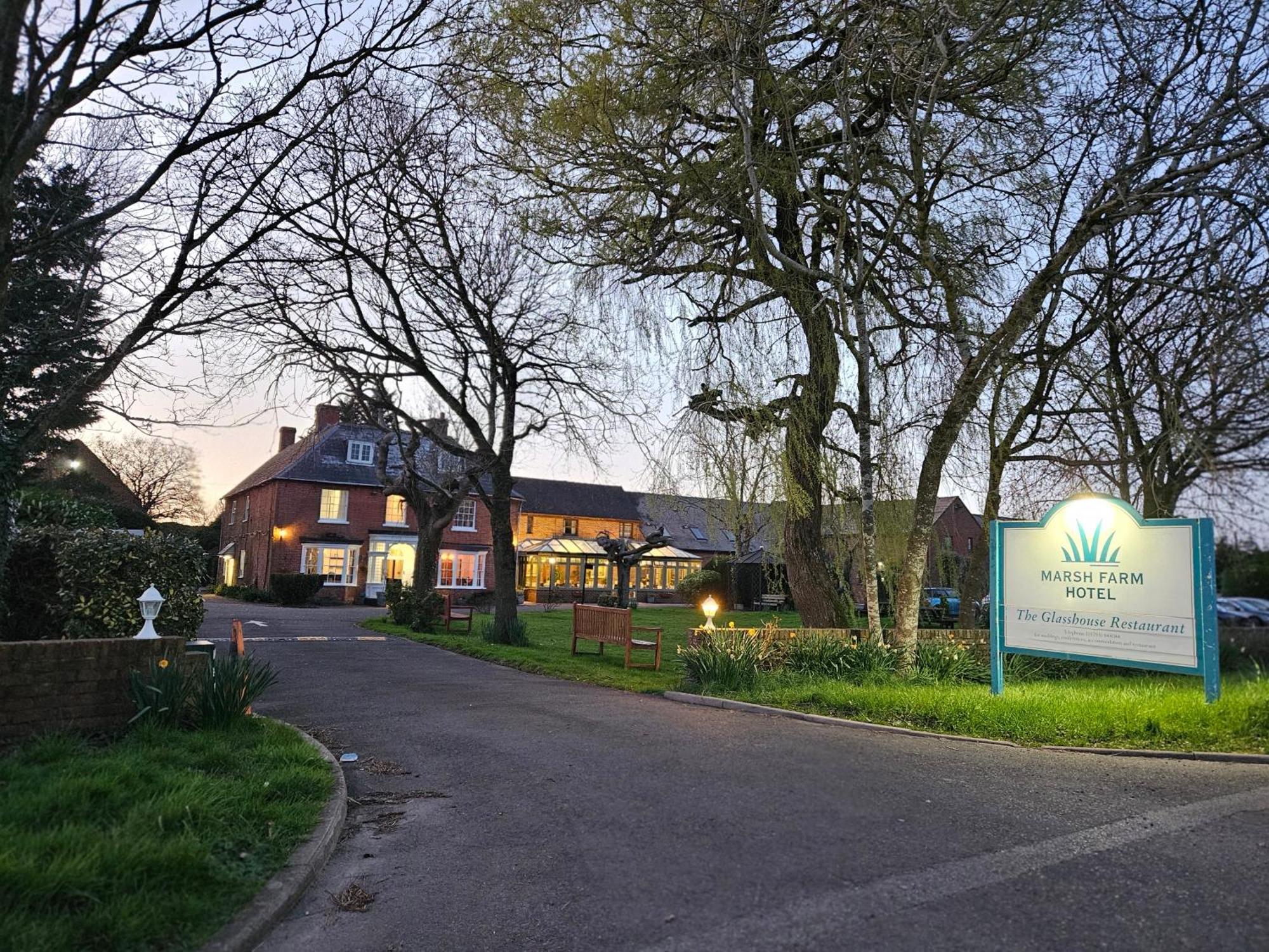 Marsh Farm Hotel Swindon Exterior foto