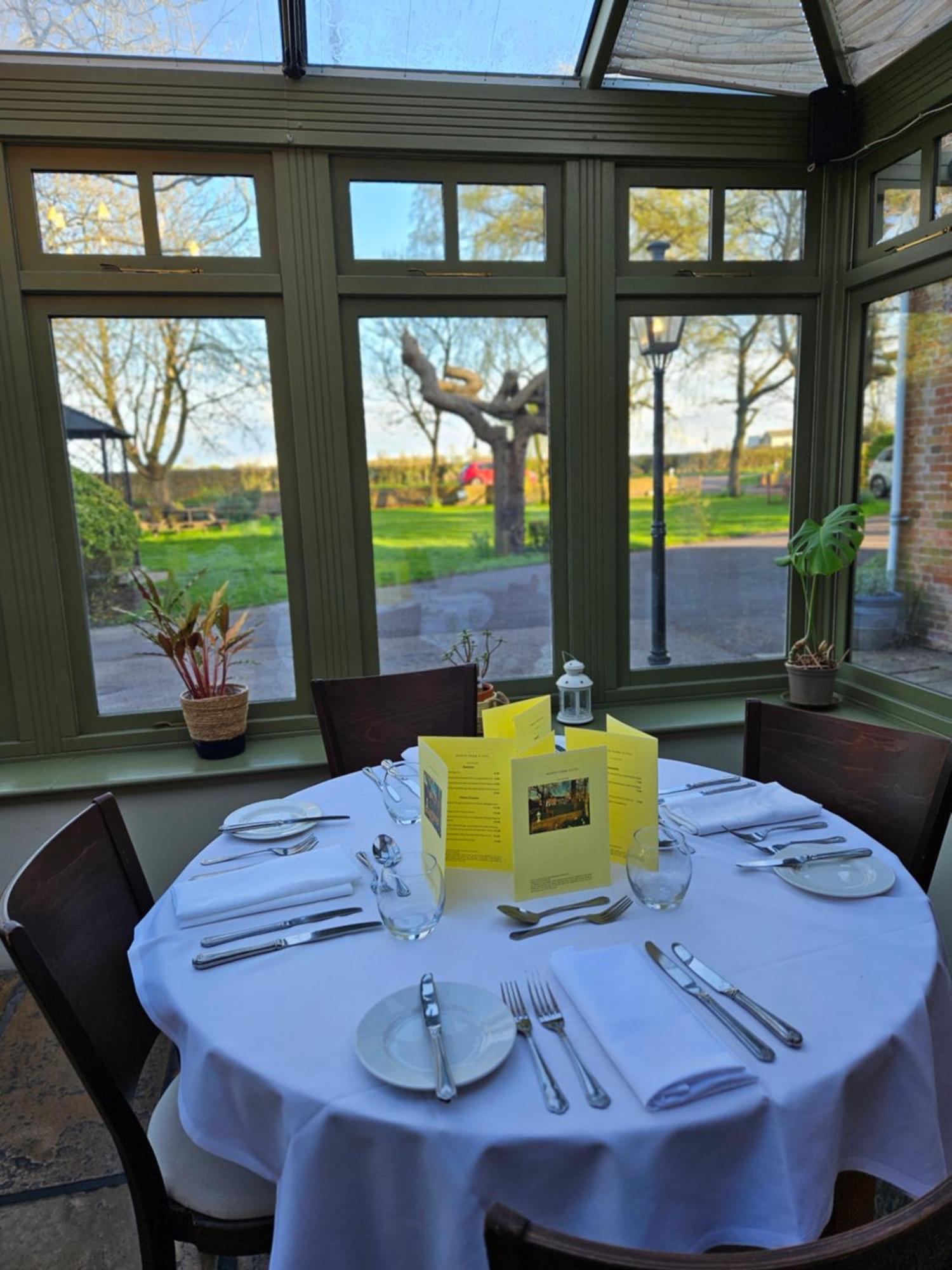 Marsh Farm Hotel Swindon Exterior foto